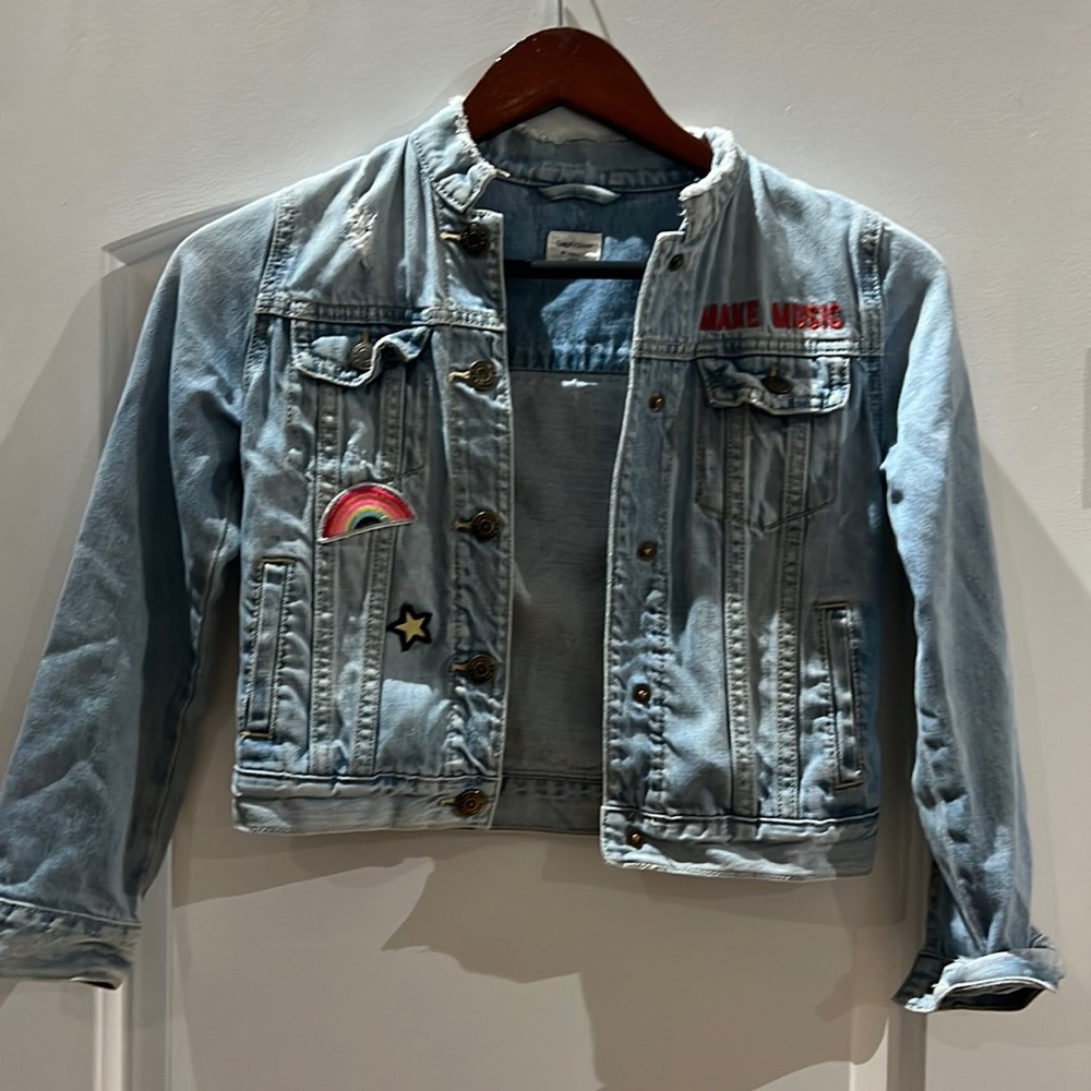 Girls Gap denim jacket w patches sz M